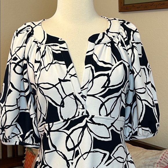 Joseph Ribkoff Dark Midnight Navy and White Leaf Print Midi Dress size 4 - Picture 3 of 15